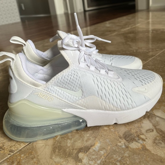 NIKE AIR MAX 270 - Picture 3 of 9